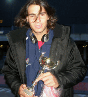 Rafa receives VB gifts